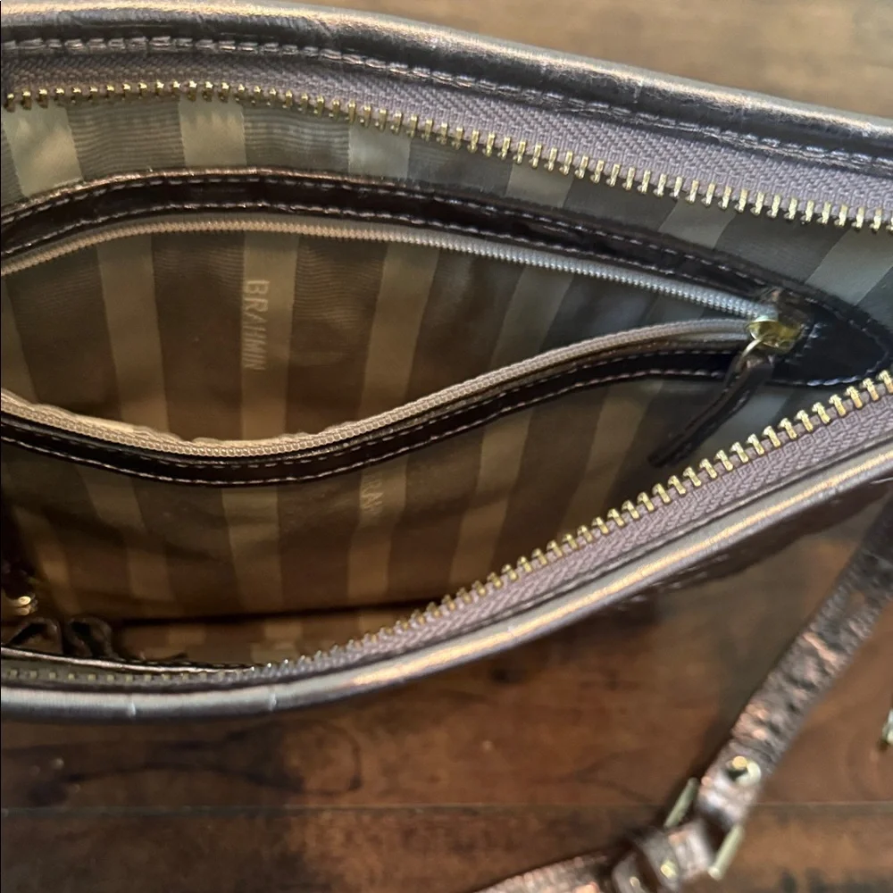 Brahmin Pewter Leather Elegant Crocodile-Embossed Crossbody Bag. Like New. - Picture 6 of 8
